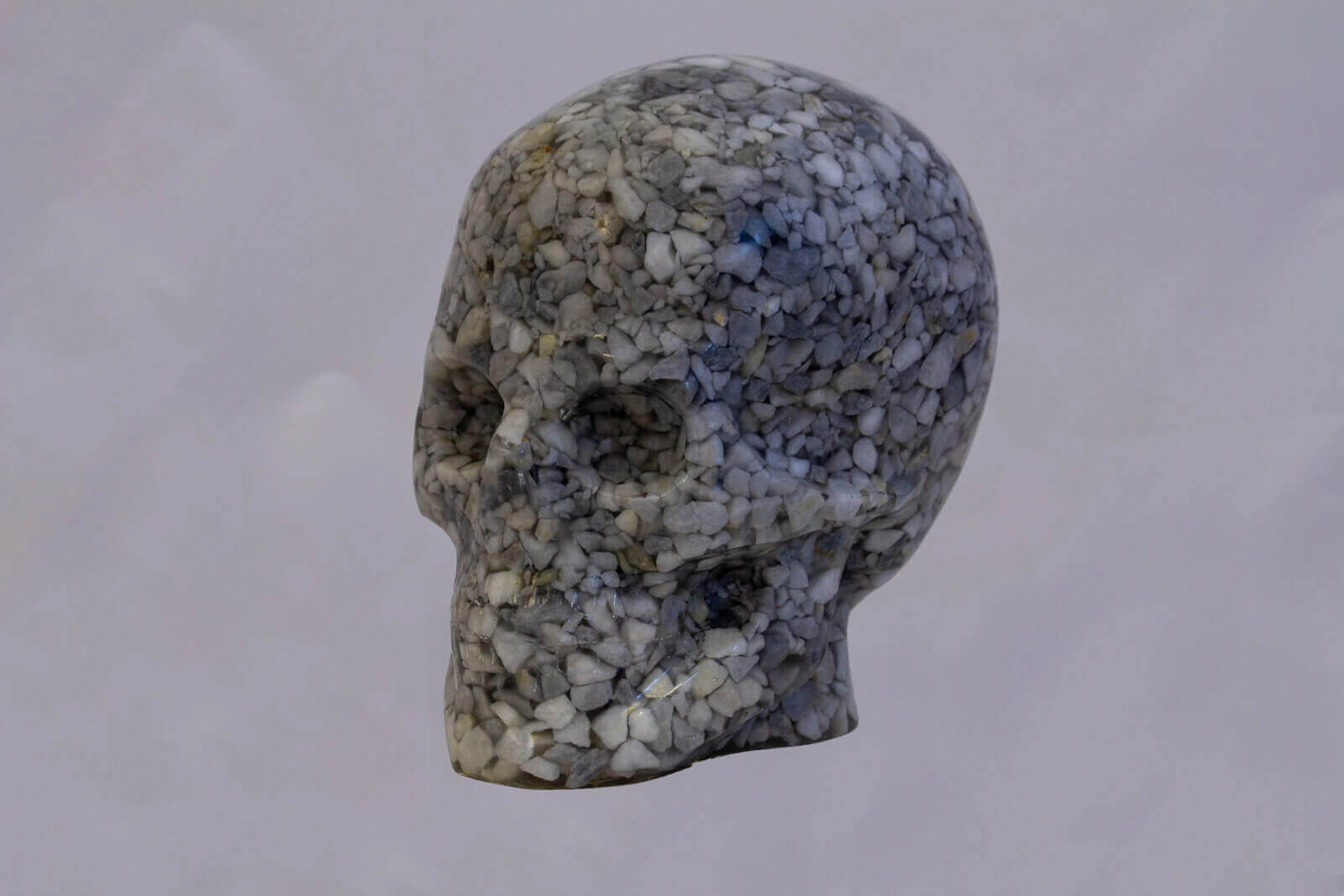 statuetka-cherep-myslitelya-2
