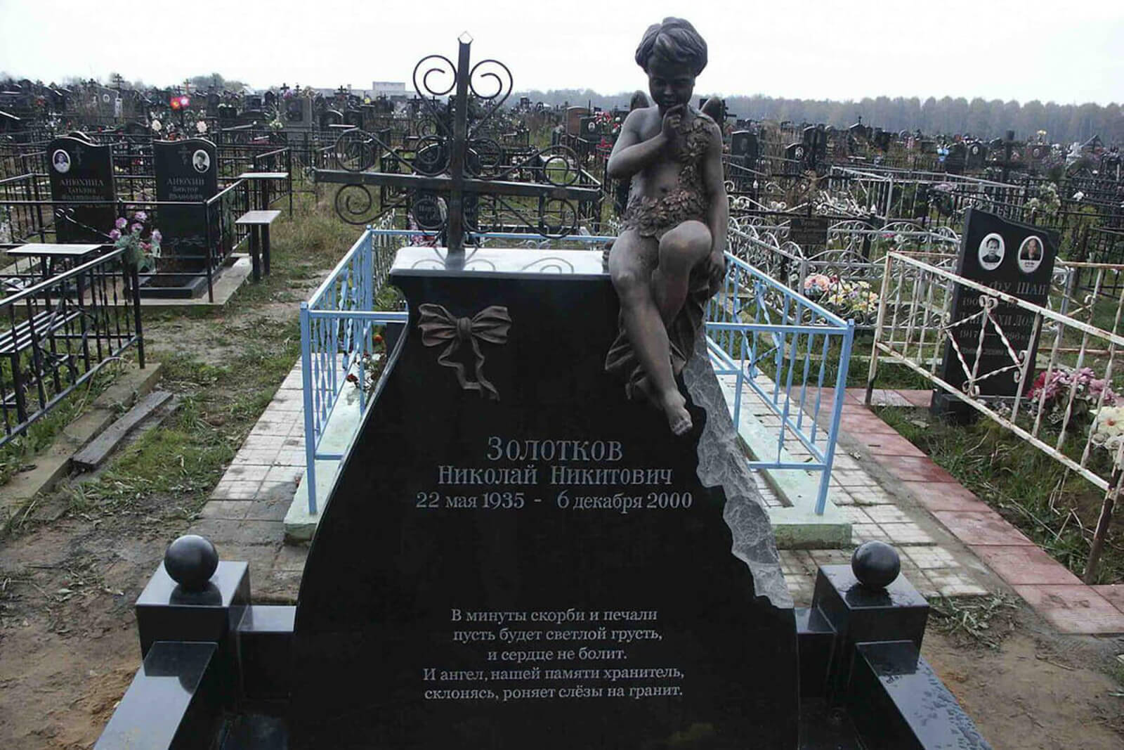 bronzovyj-angel-na-mitinskom-kladbiwe-6