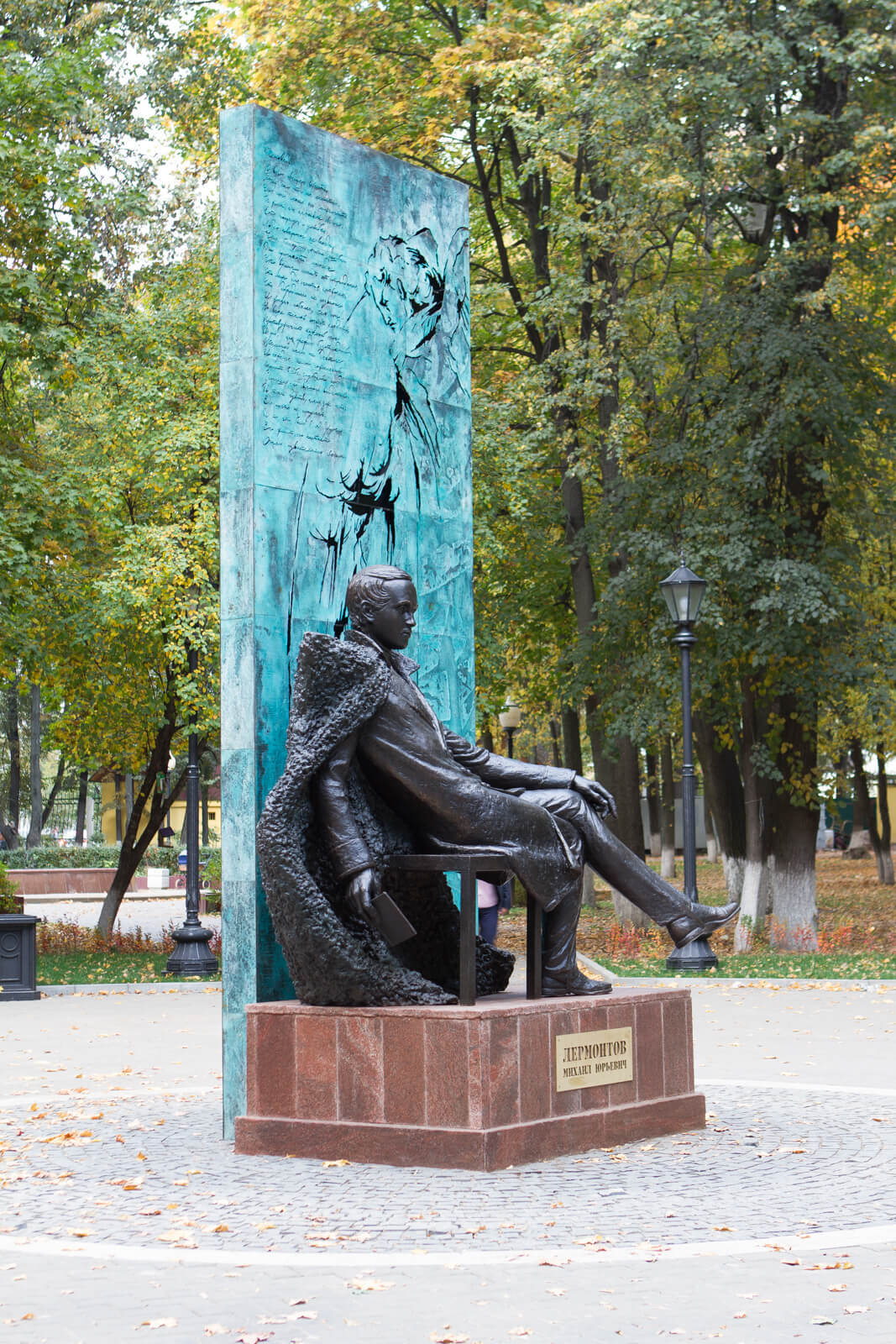 pamyatnik-mihailu-yur-evichu-lermontovu-v-podol-ske-4