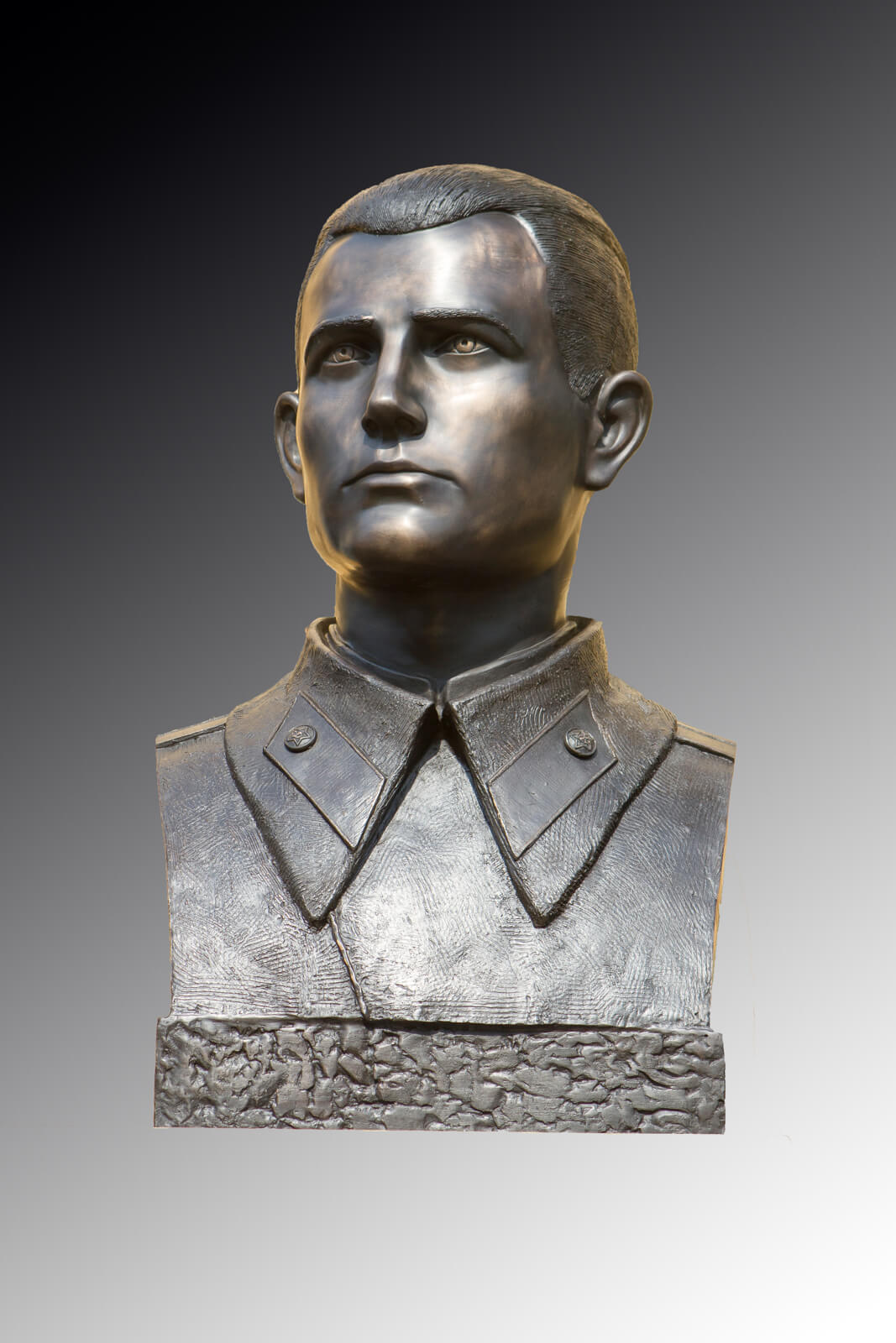 pamyatnik-safonovu-anatoliyu-georgievichu-1