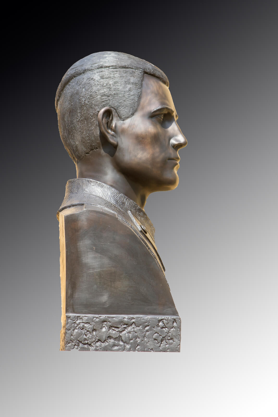 pamyatnik-safonovu-anatoliyu-georgievichu-3